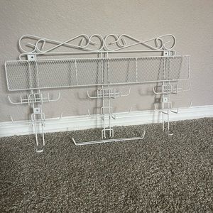 Wall hanging jewelry holder